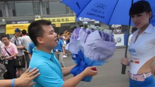 Illustration for article titled Why Chinese men keep proposing to auto show models
